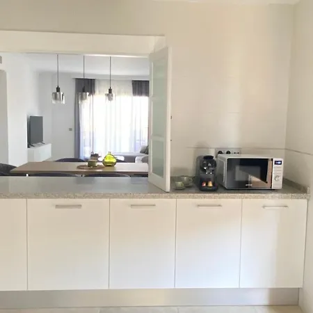 De 2 Chambres Avec Vue Sur Mer Et Sur Montagne A Benahavis Apartment *